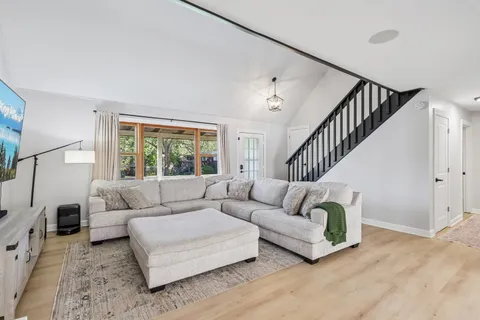 $525,000 | 1320 North Harrison Street, Algonquin, IL 60102