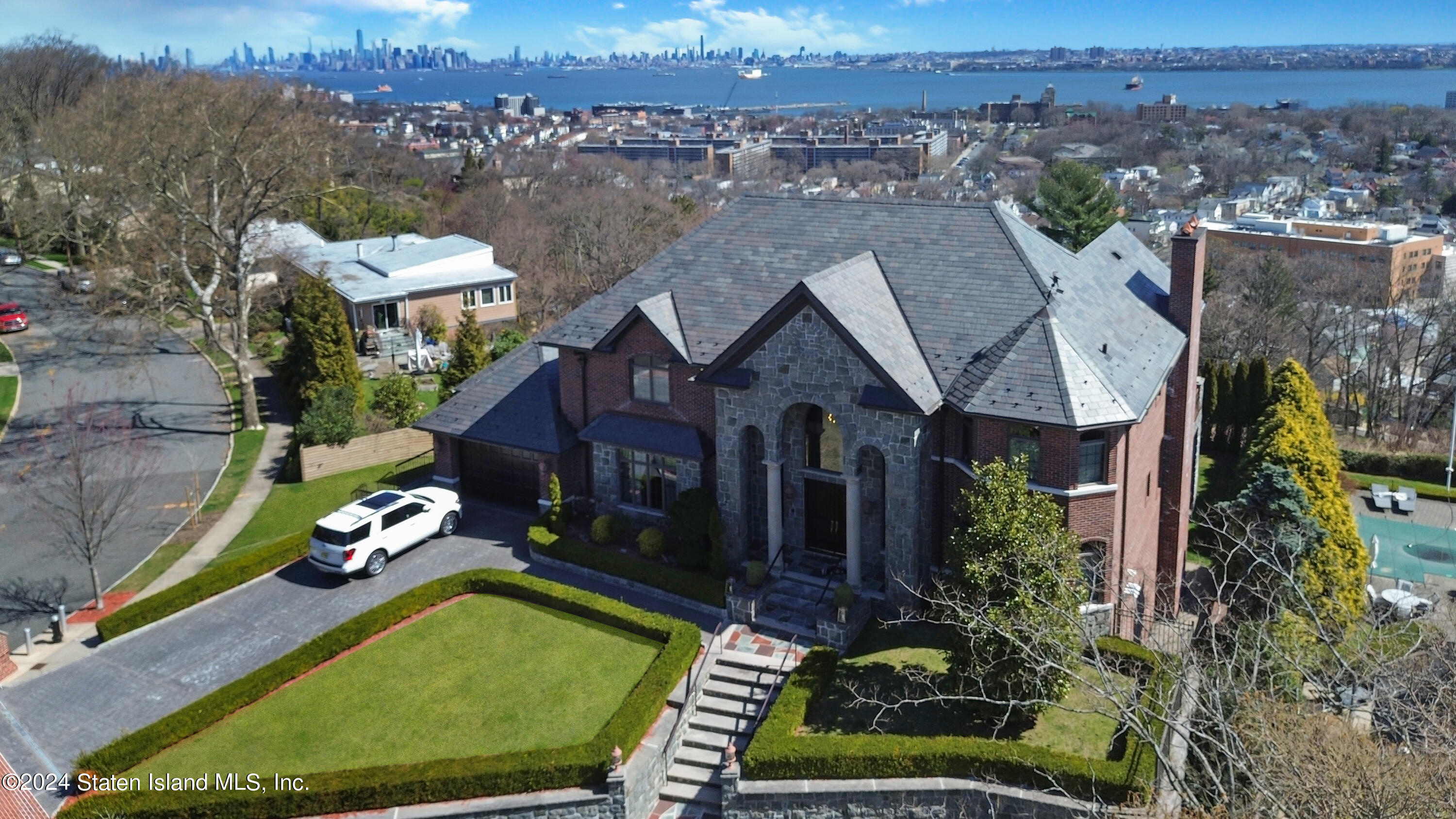 68 Signal Hill Road Staten Island, NY 10301 - Photo 4 of 65 Front Aerial View