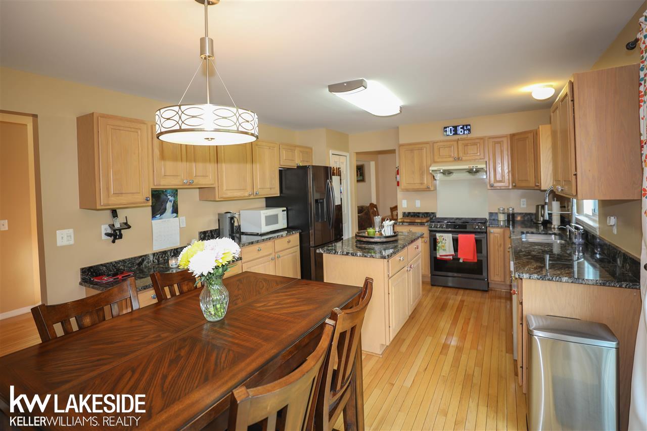 2818 Long Meadow Lane Rochester, MI 48307 - Photo 10 of 45 50045489-9.JPG