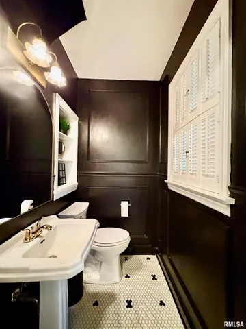 $385,000 | 71 Park Ln Drive, Galesburg, IL 61401