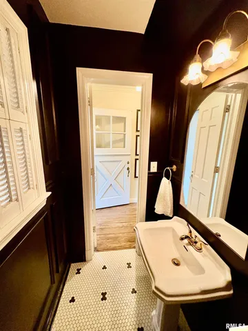 $385,000 | 71 Park Ln Drive, Galesburg, IL 61401