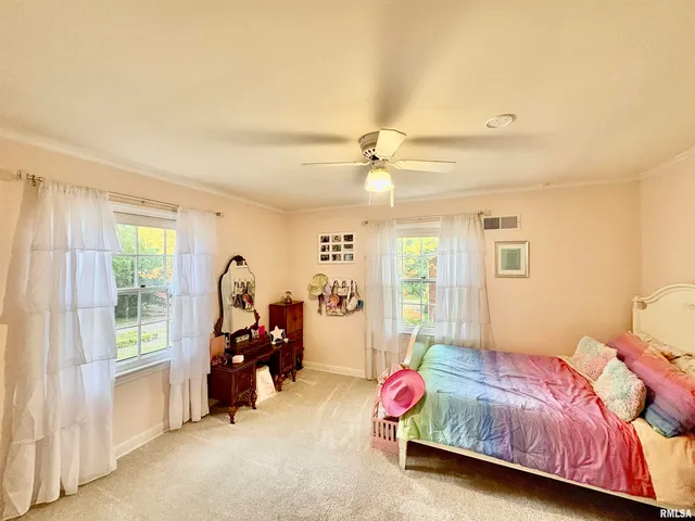 $385,000 | 71 Park Ln Drive, Galesburg, IL 61401