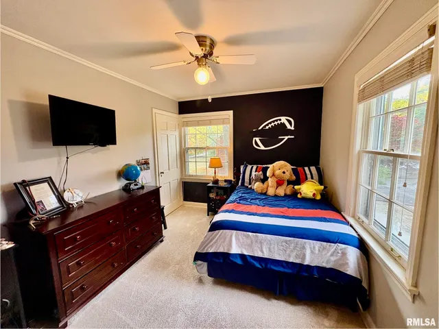 $385,000 | 71 Park Ln Drive, Galesburg, IL 61401