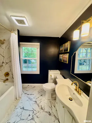 $385,000 | 71 Park Ln Drive, Galesburg, IL 61401