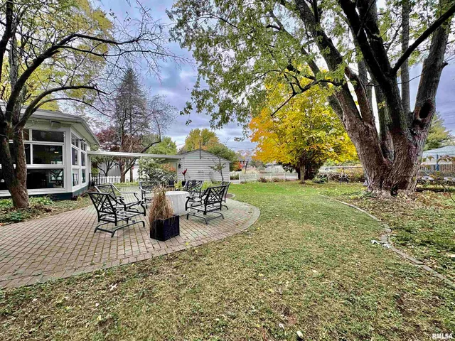 $385,000 | 71 Park Ln Drive, Galesburg, IL 61401