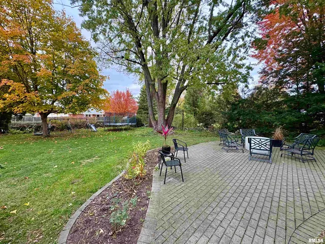 $385,000 | 71 Park Ln Drive, Galesburg, IL 61401