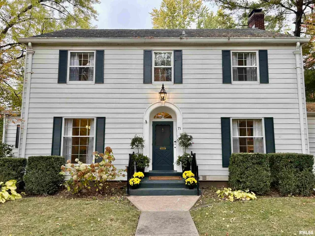 $385,000 | 71 Park Ln Drive, Galesburg, IL 61401