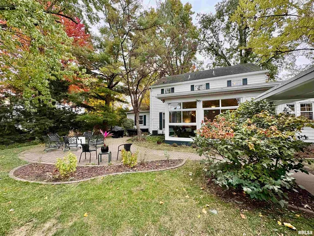 $385,000 | 71 Park Ln Drive, Galesburg, IL 61401