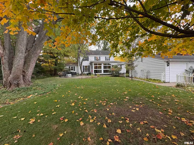 $385,000 | 71 Park Ln Drive, Galesburg, IL 61401