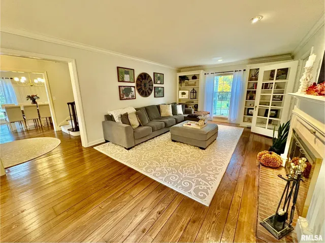 $385,000 | 71 Park Ln Drive, Galesburg, IL 61401