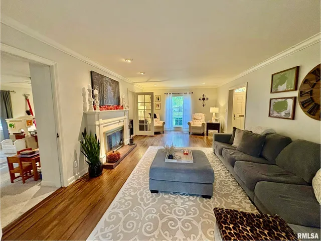 $385,000 | 71 Park Ln Drive, Galesburg, IL 61401