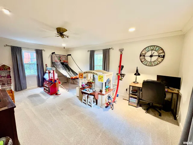 $385,000 | 71 Park Ln Drive, Galesburg, IL 61401