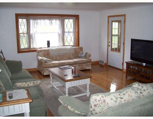 1233 Pinewood Road Irwin, PA 15642 - Photo 5 of 18 Living Room.