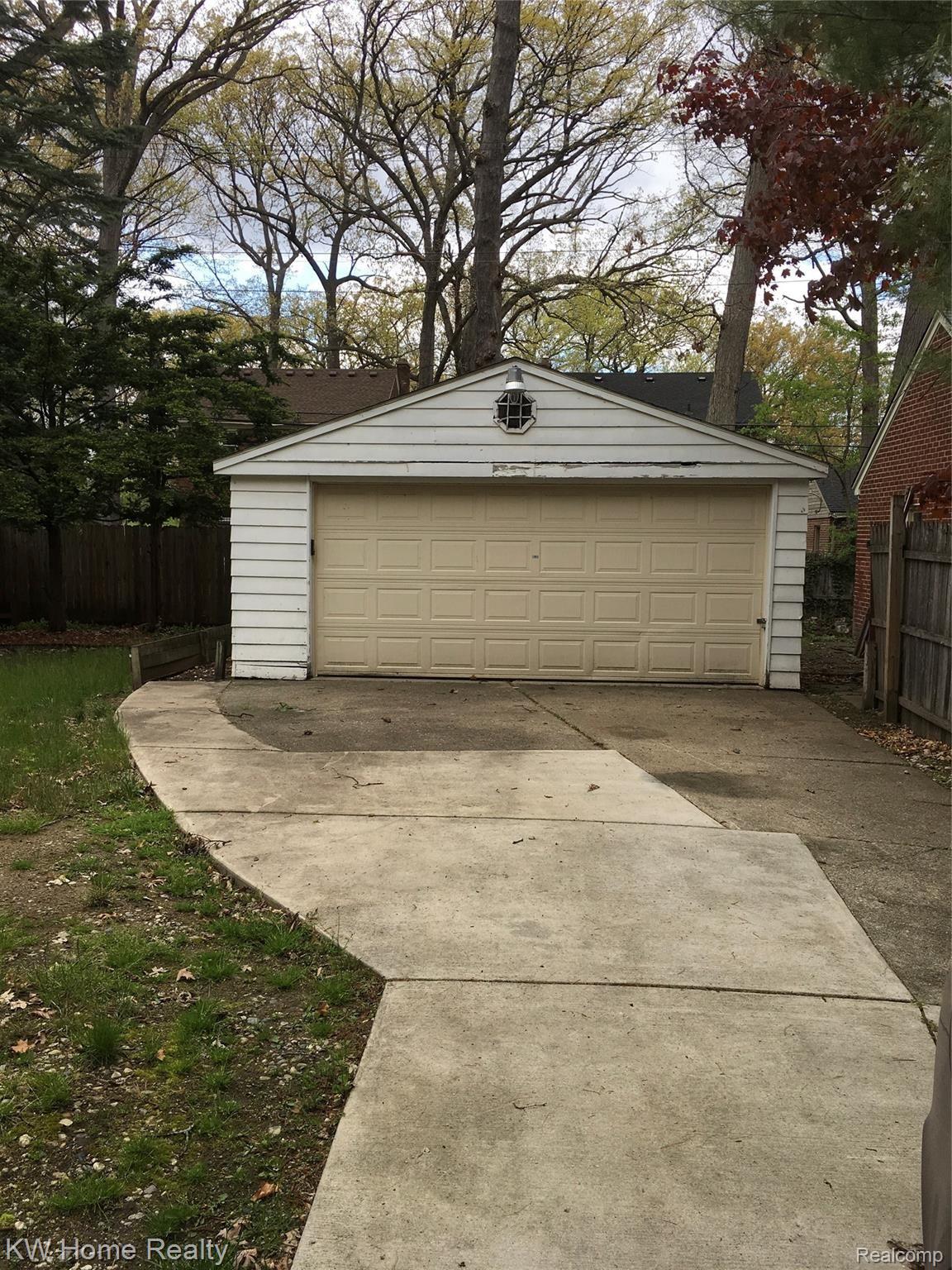 22144 Roxford Street Detroit, MI 48219 - Photo 3 of 26 IMG_1471.JPG