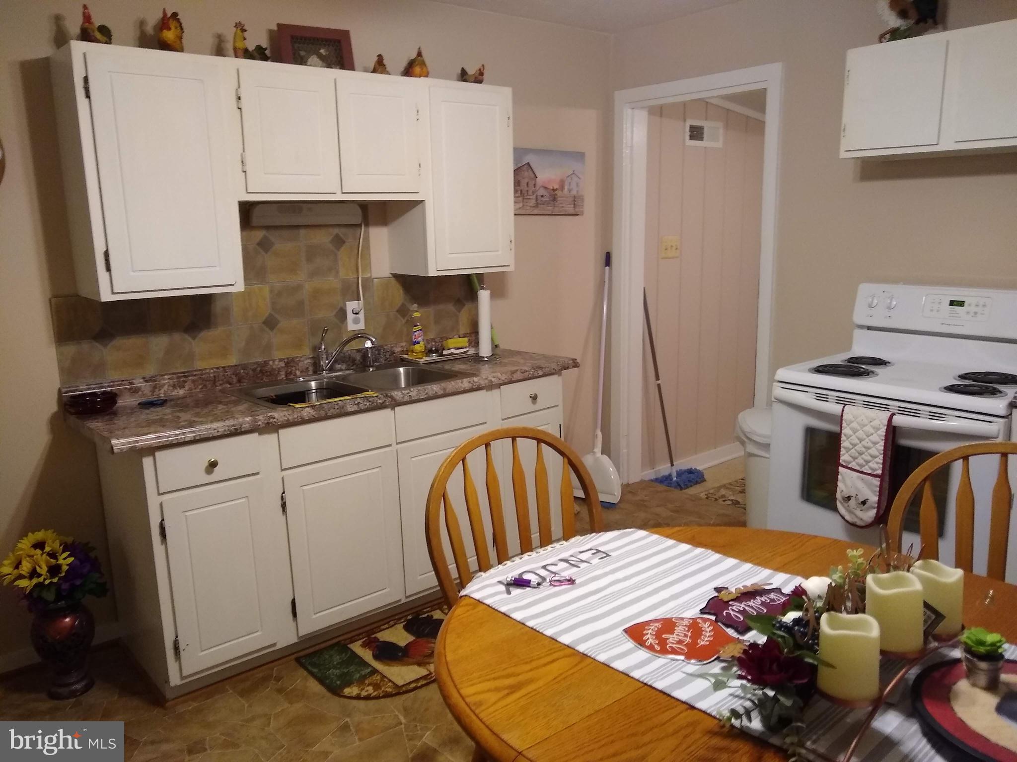 10001 Grasty Gold Mine Road Rhoadesville, VA 22542 - Photo 6 of 30 Eat-in Kitchen
