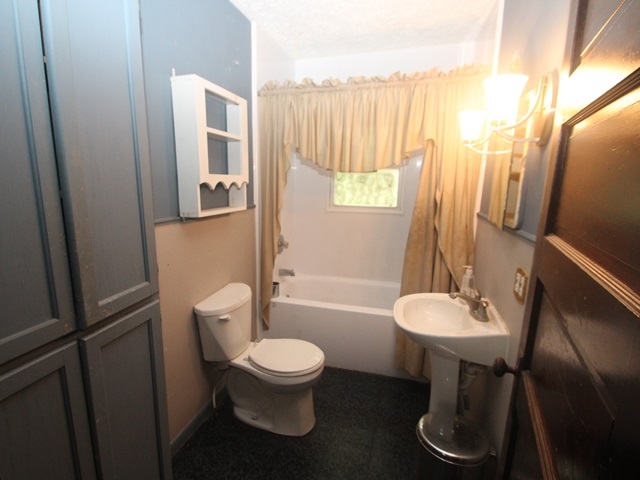 707 South Umbarger Road Muncie, IN 47304 - Photo 16 of 20 Gallery Image 16