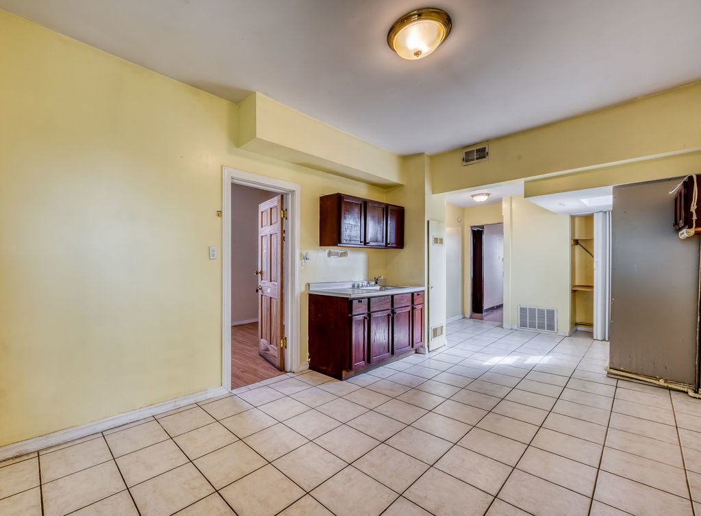 1738 North Harding Avenue Chicago, IL 60647 - Photo 18 of 21 a large bathroom with a sink and a mirror