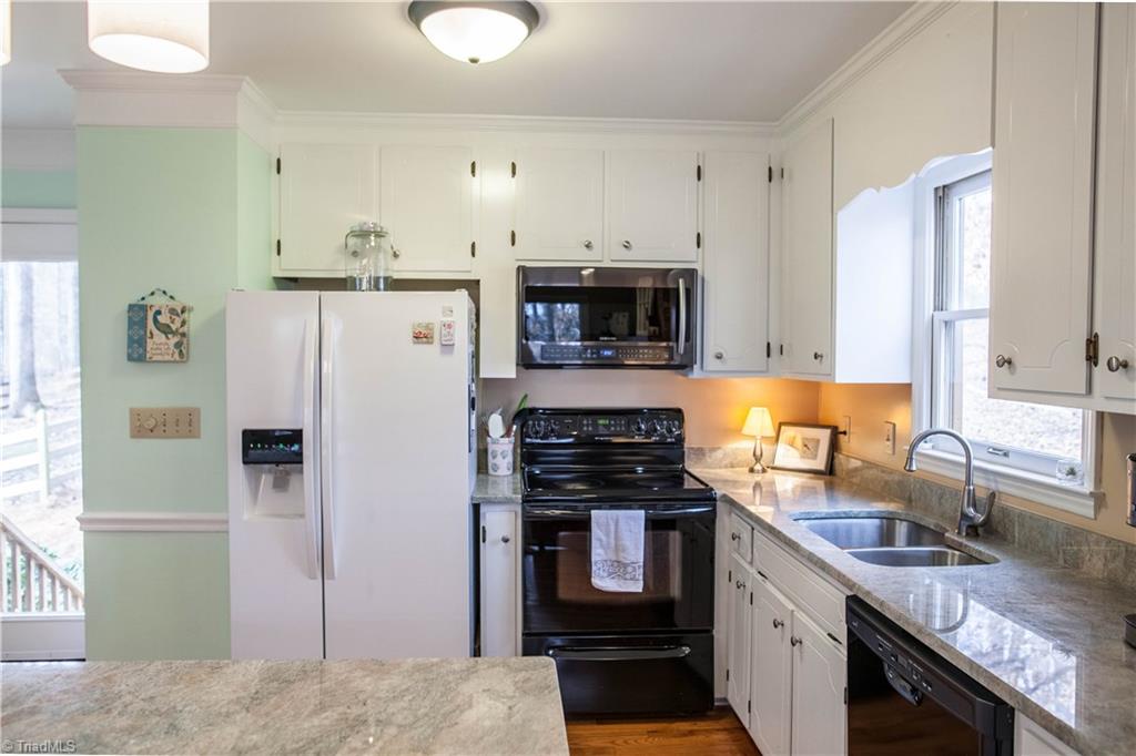 4313 Filmore Road Greensboro, NC 27409 - Photo 10 of 30 Gallery Image 10