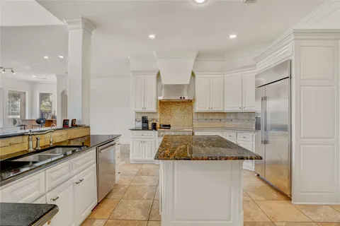 $1,600,000 | 11415 Legend Manor Drive, Houston, TX 77082