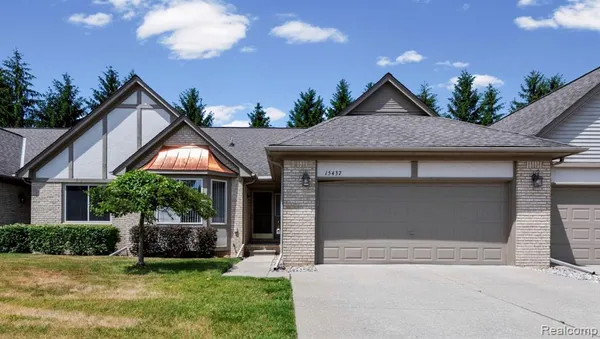 $267,000 | 15437 Pebble Pointe Drive, Clinton Township, MI 48038