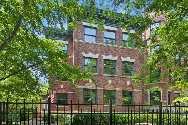 $800,000 | 4616 North Magnolia Avenue, Unit 1, Chicago, IL 60640