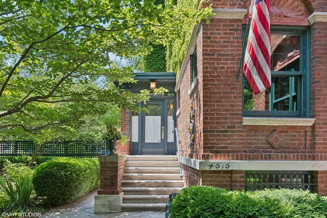 $800,000 | 4616 North Magnolia Avenue, Unit 1, Chicago, IL 60640