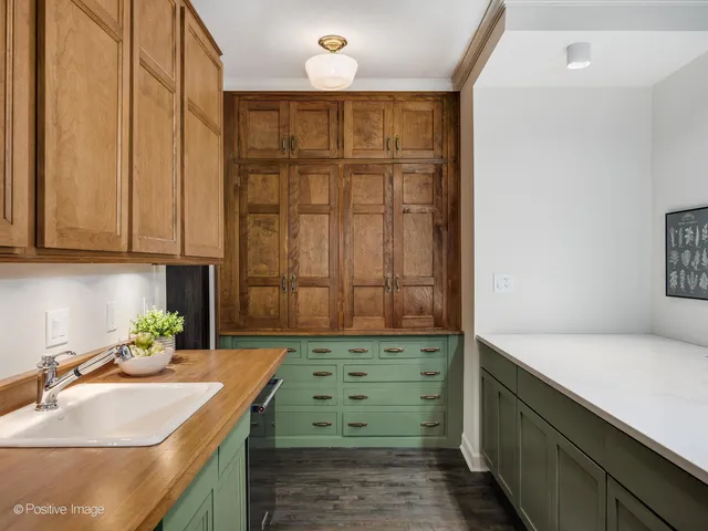 $800,000 | 4616 North Magnolia Avenue, Unit 1, Chicago, IL 60640