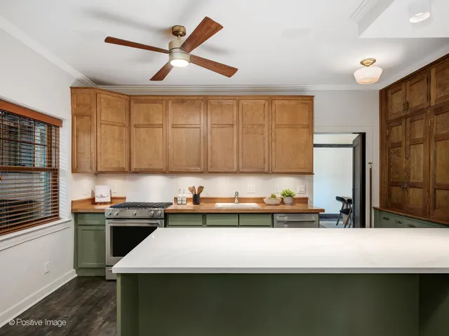 $800,000 | 4616 North Magnolia Avenue, Unit 1, Chicago, IL 60640