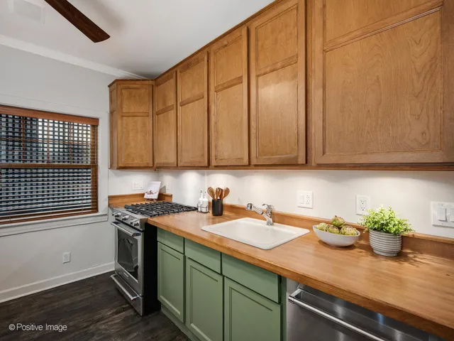 $800,000 | 4616 North Magnolia Avenue, Unit 1, Chicago, IL 60640