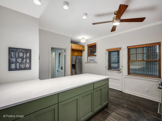 $800,000 | 4616 North Magnolia Avenue, Unit 1, Chicago, IL 60640