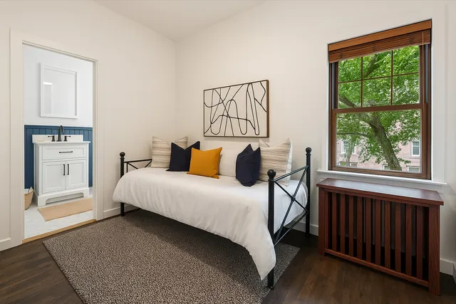 $800,000 | 4616 North Magnolia Avenue, Unit 1, Chicago, IL 60640