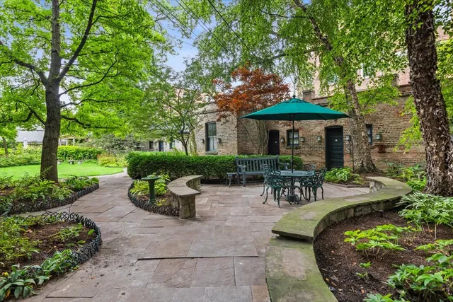 $800,000 | 4616 North Magnolia Avenue, Unit 1, Chicago, IL 60640