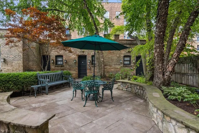 $800,000 | 4616 North Magnolia Avenue, Unit 1, Chicago, IL 60640