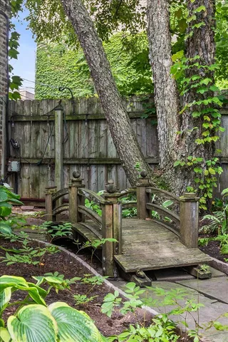 $800,000 | 4616 North Magnolia Avenue, Unit 1, Chicago, IL 60640