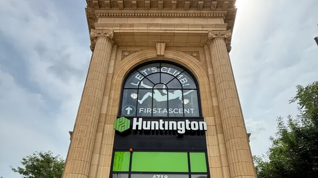 $800,000 | 4616 North Magnolia Avenue, Unit 1, Chicago, IL 60640