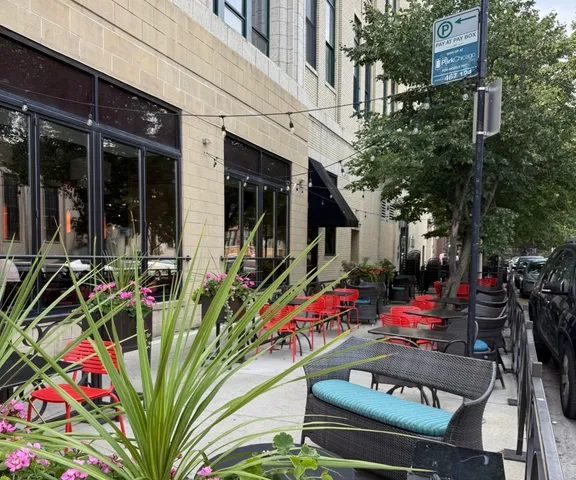 $800,000 | 4616 North Magnolia Avenue, Unit 1, Chicago, IL 60640