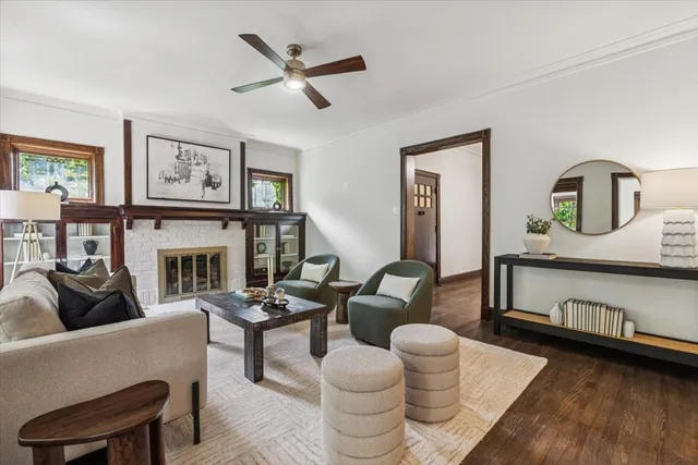 $800,000 | 4616 North Magnolia Avenue, Unit 1, Chicago, IL 60640