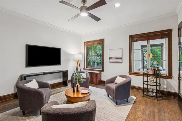 $800,000 | 4616 North Magnolia Avenue, Unit 1, Chicago, IL 60640