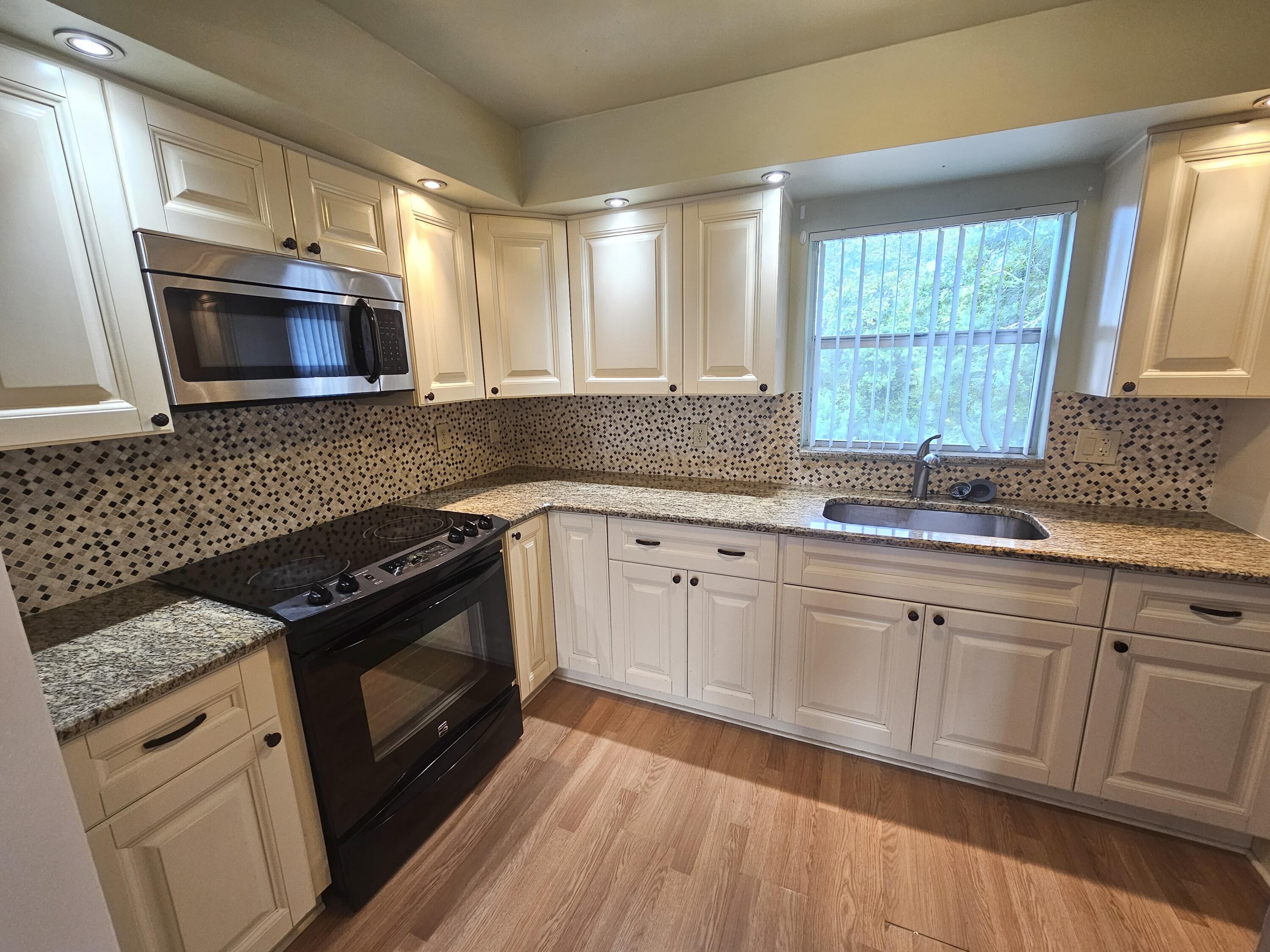 3135 Shady Dell Lane, Unit 242 Melbourne, FL 32935 - Photo 4 of 15 Kitchen