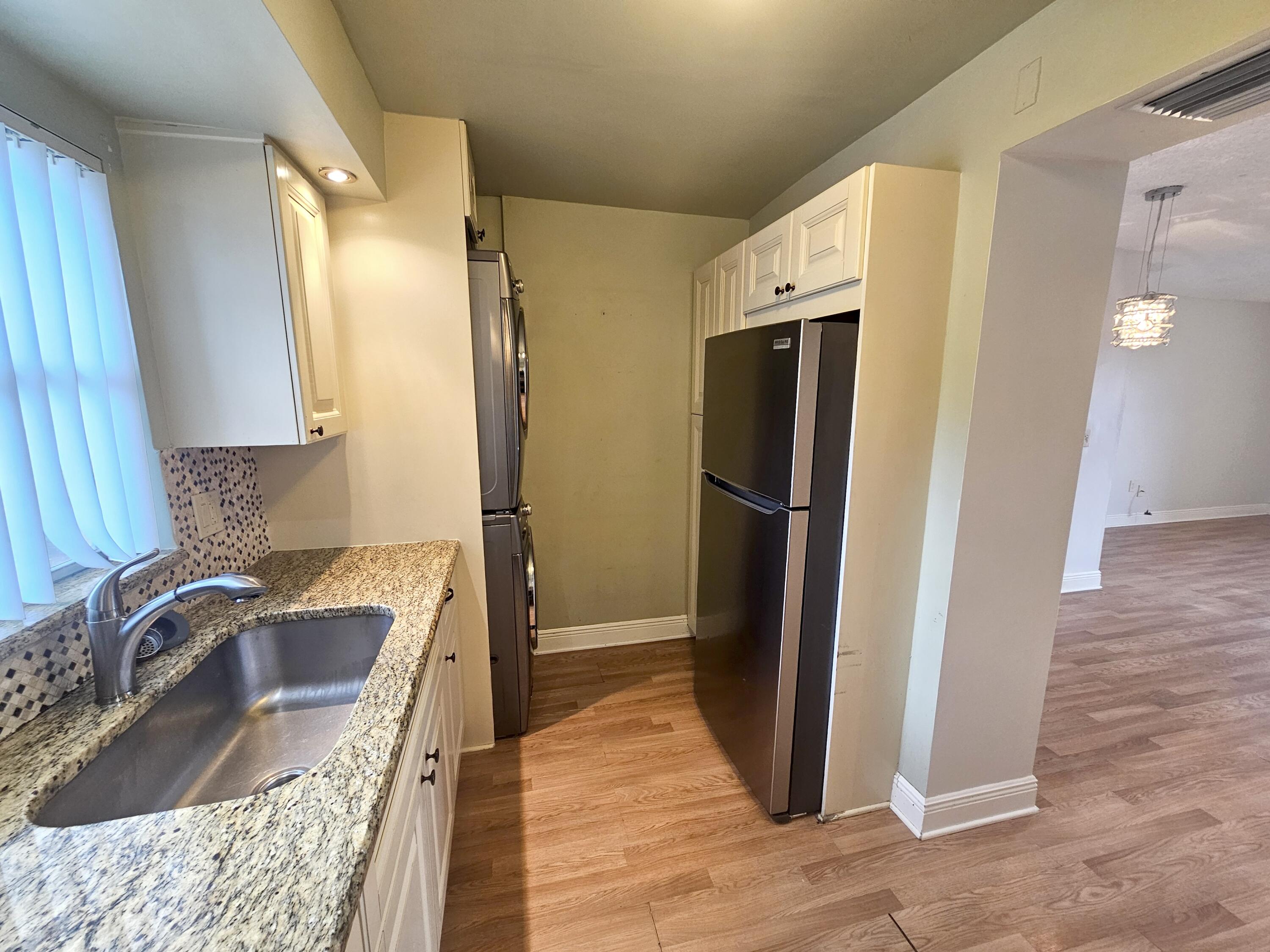 3135 Shady Dell Lane, Unit 242 Melbourne, FL 32935 - Photo 5 of 15 Kitchen