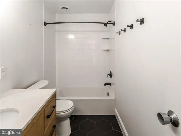 $1,900 | 250 Ridge Pike, Unit 346B, Lafayette Hill, PA 19444
