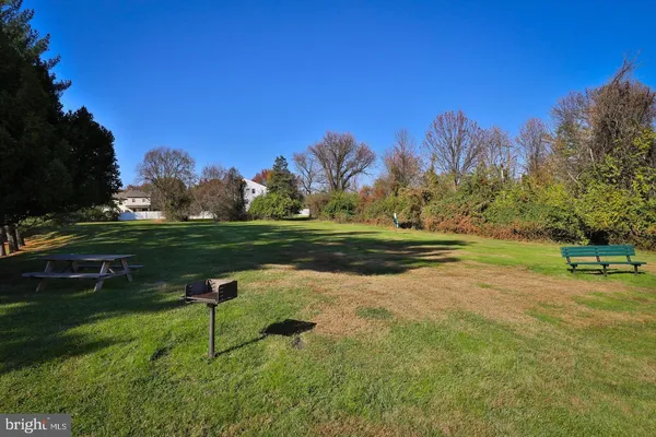 $1,900 | 250 Ridge Pike, Unit 346B, Lafayette Hill, PA 19444
