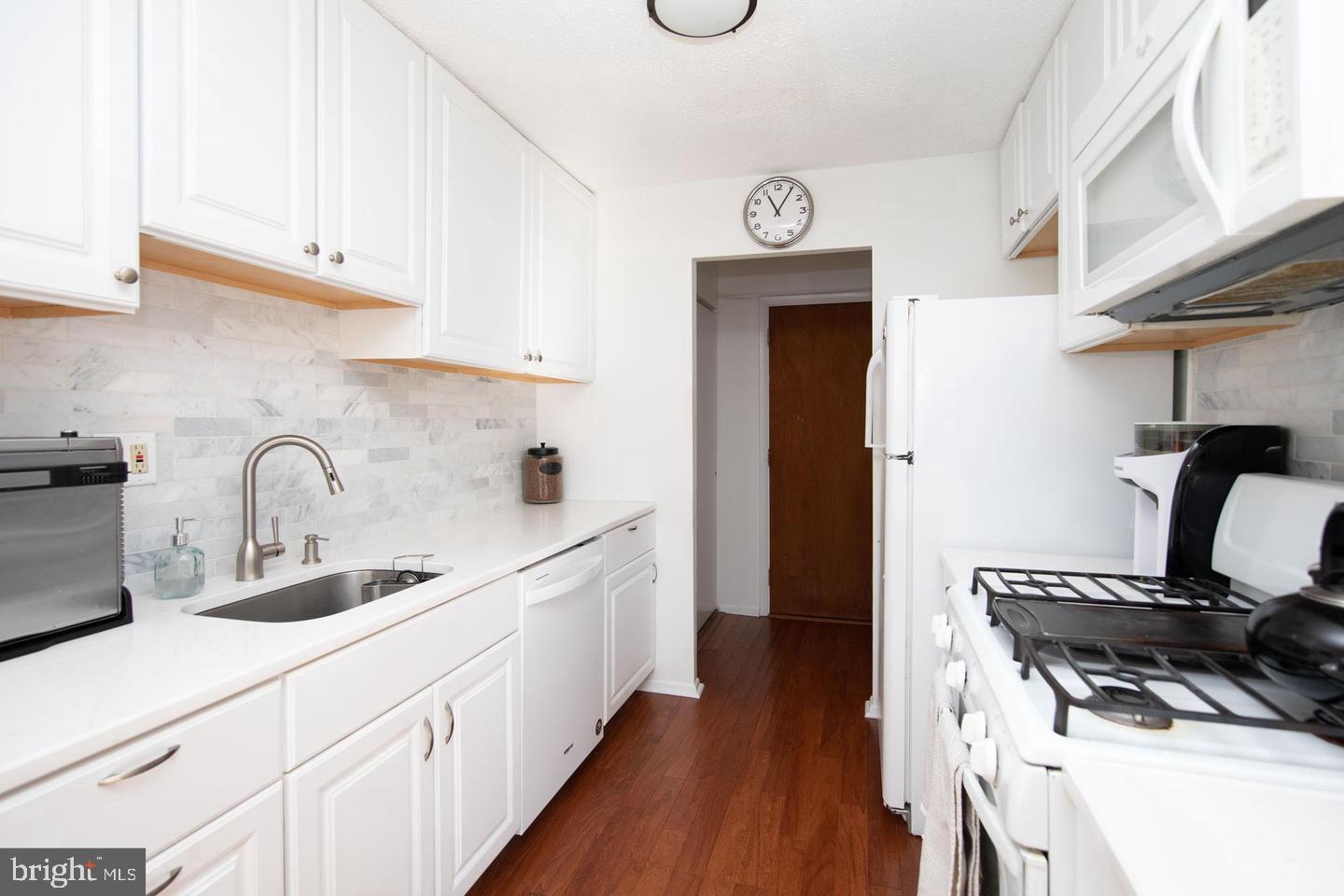 250 Ridge Pike, Unit 346B Lafayette Hill, PA 19444 - Photo 7 of 27 a kitchen with a sink and a stove top oven