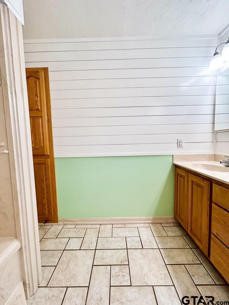 213 Sherry Lane Palestine, TX 75803 - Photo 14 of 25