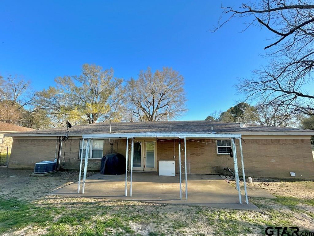 213 Sherry Lane Palestine, TX 75803 - Photo 2 of 25 a view of a house with a porch