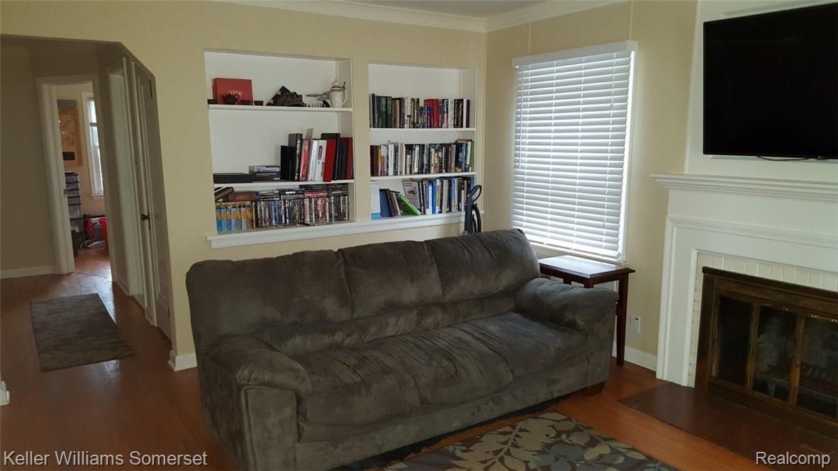 1448 Vernier Road Grosse Pointe, MI 48236 - Photo 7 of 34 02.jpg