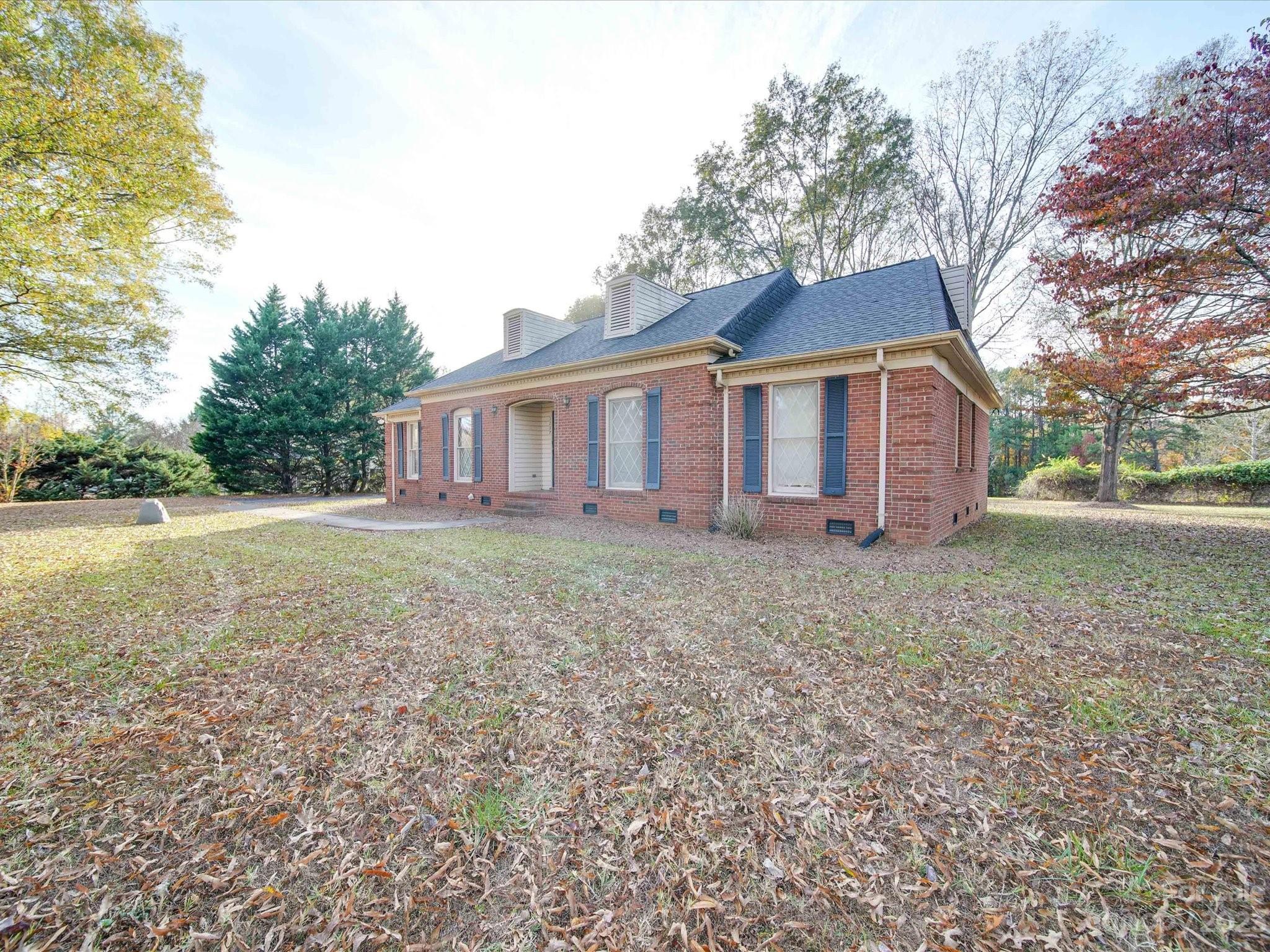 3237 Horseshoe Trail Fort Mill, SC 29708 - Photo 8 of 33 a view of a house with backyard and trees