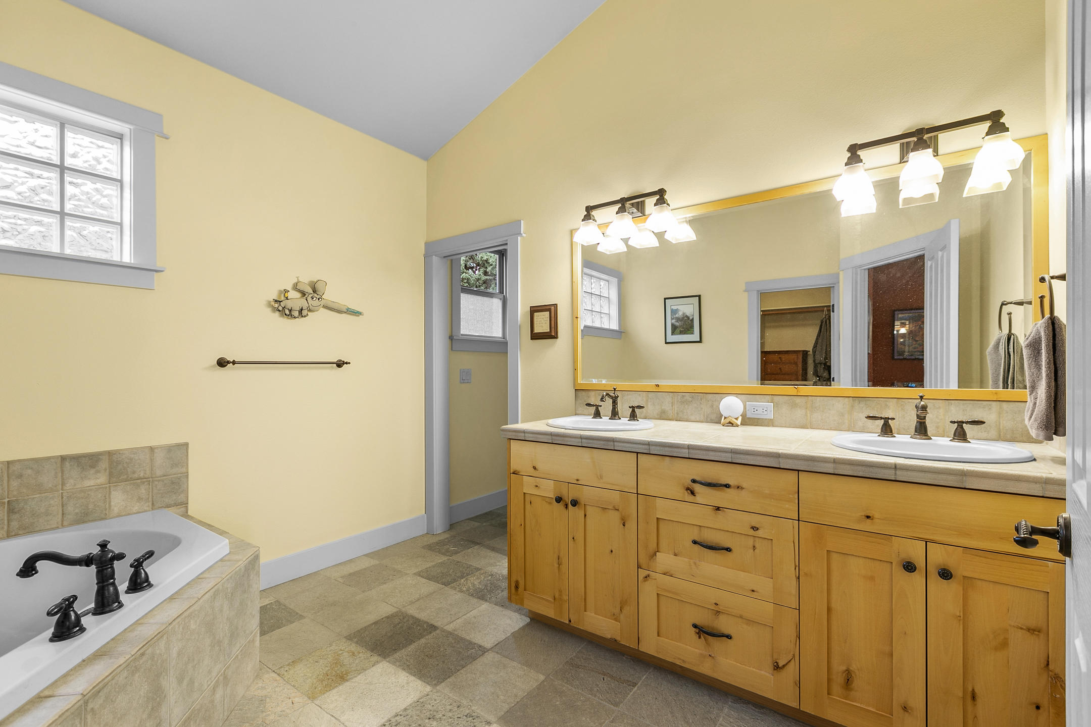 2501 Northwest Awbrey Road Bend, OR 97703 - Photo 13 of 24 2021_05_22_2501_nw_awbrey_rd-16