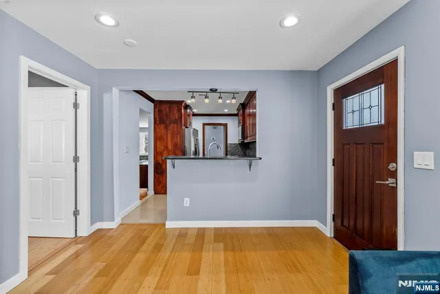 $699,000 | 14 Weeks Court, Clifton, NJ 07013