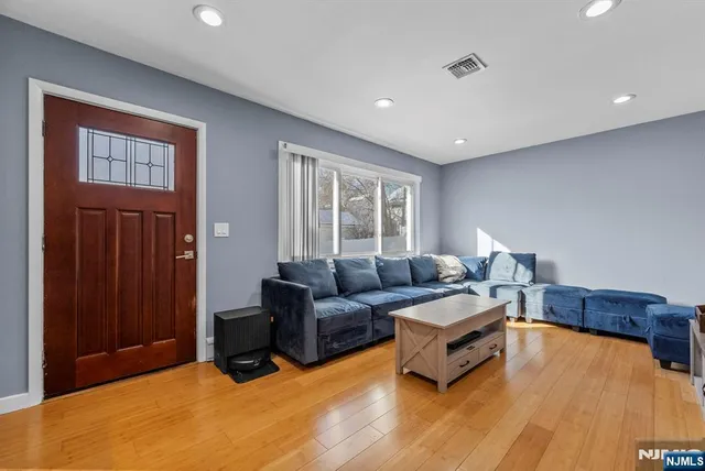 $699,000 | 14 Weeks Court, Clifton, NJ 07013